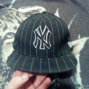 New Era 7 1/2 black and white pinstriped NY hat